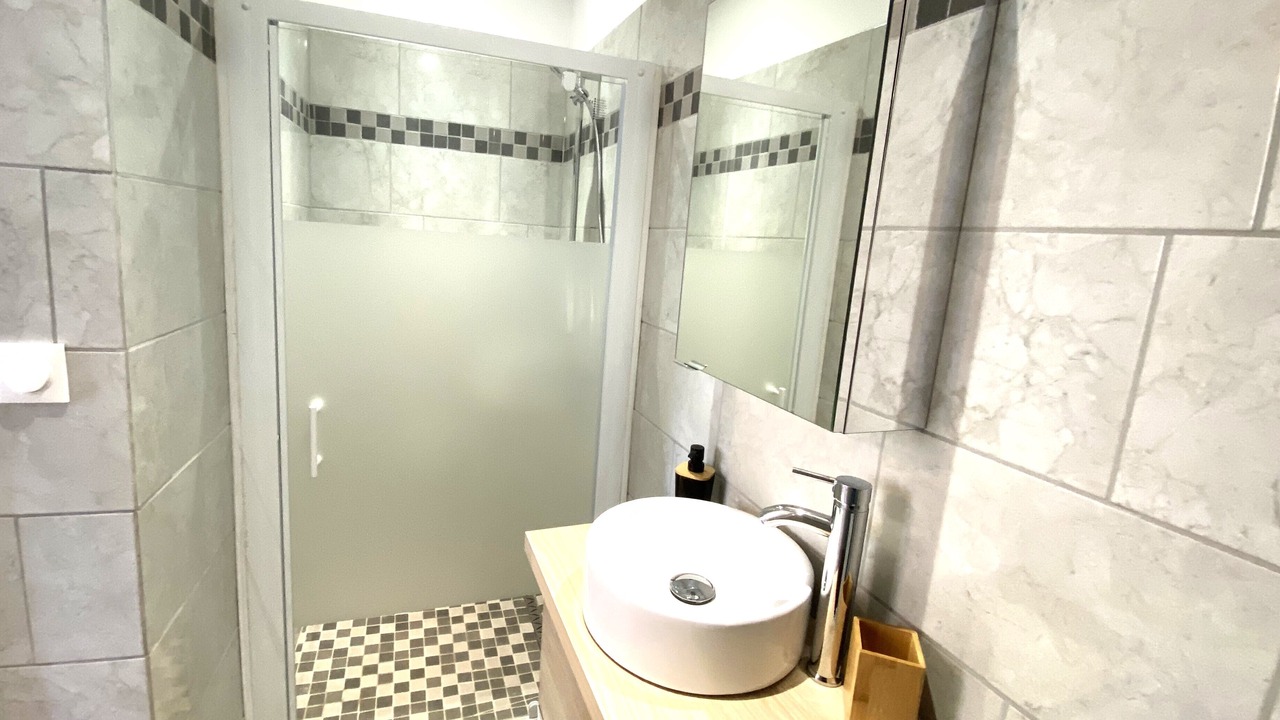 Photo of Bathroom in Tonnerre