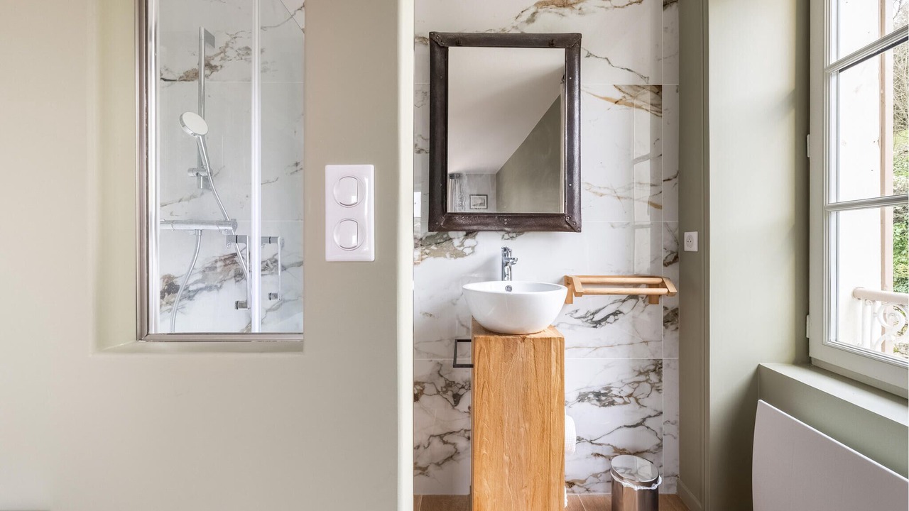 Photo of Bathroom in Vienne-en-Arthies