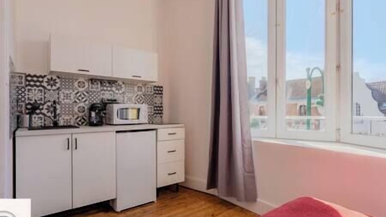 Photo of Bedroom in Lens