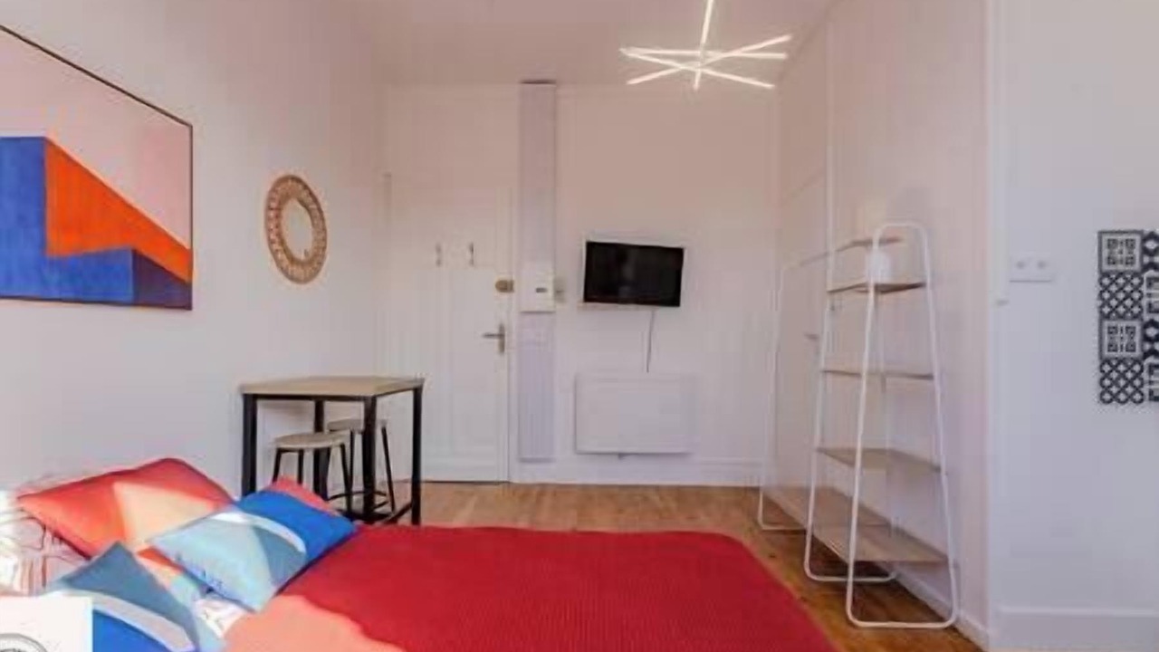 Photo of Bedroom in Lens