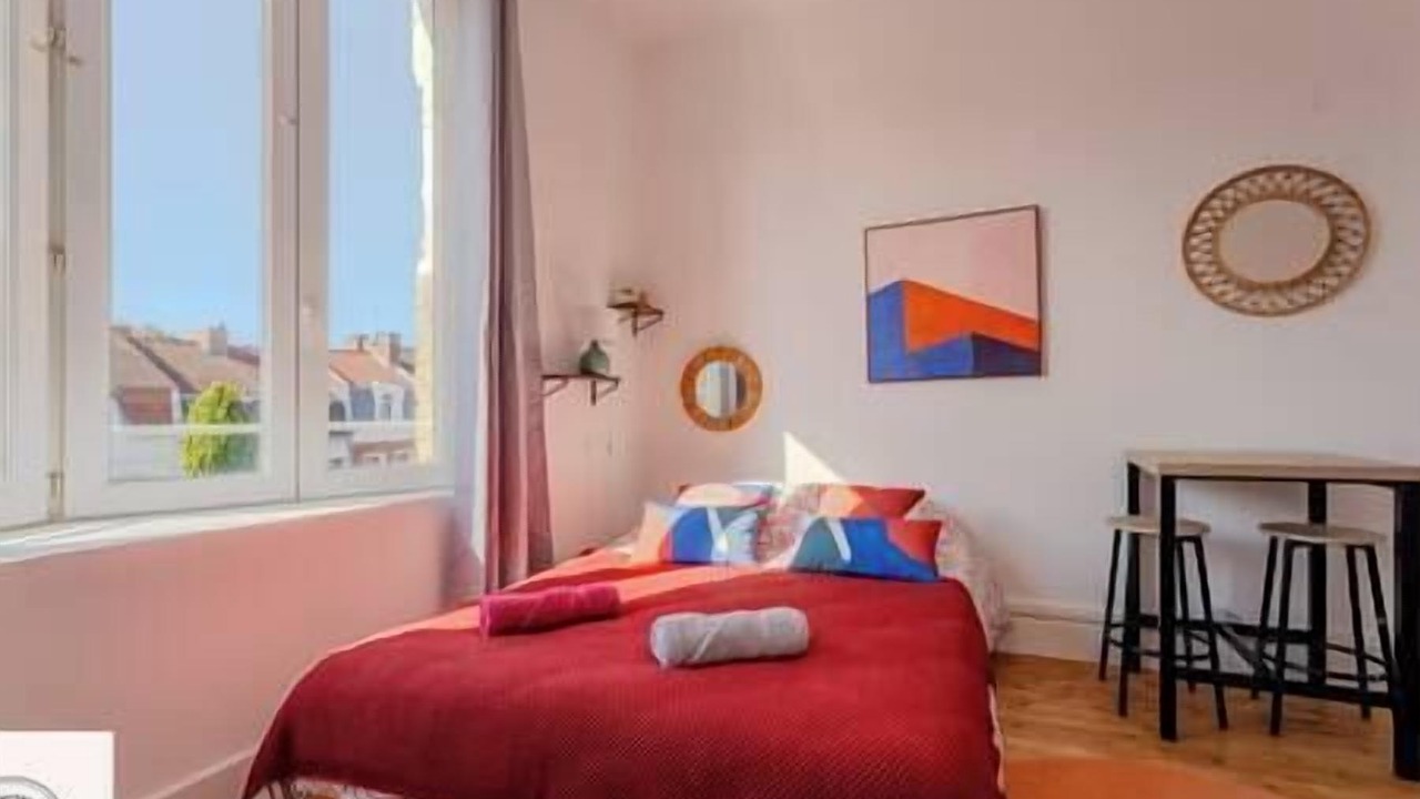 Photo of Bedroom in Lens