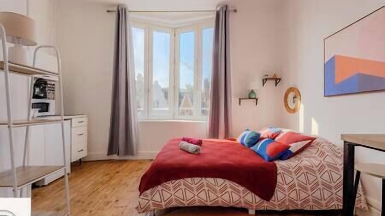 Photo of Bedroom in Lens
