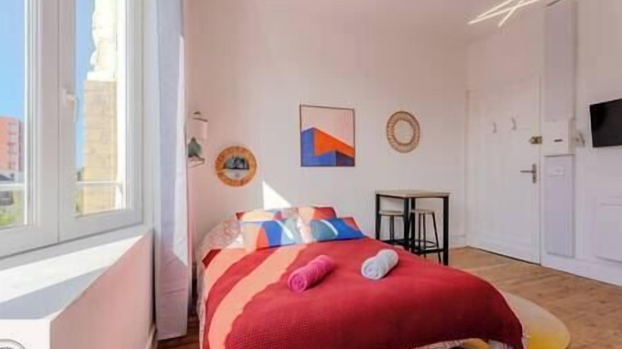 Photo of Bedroom in Lens