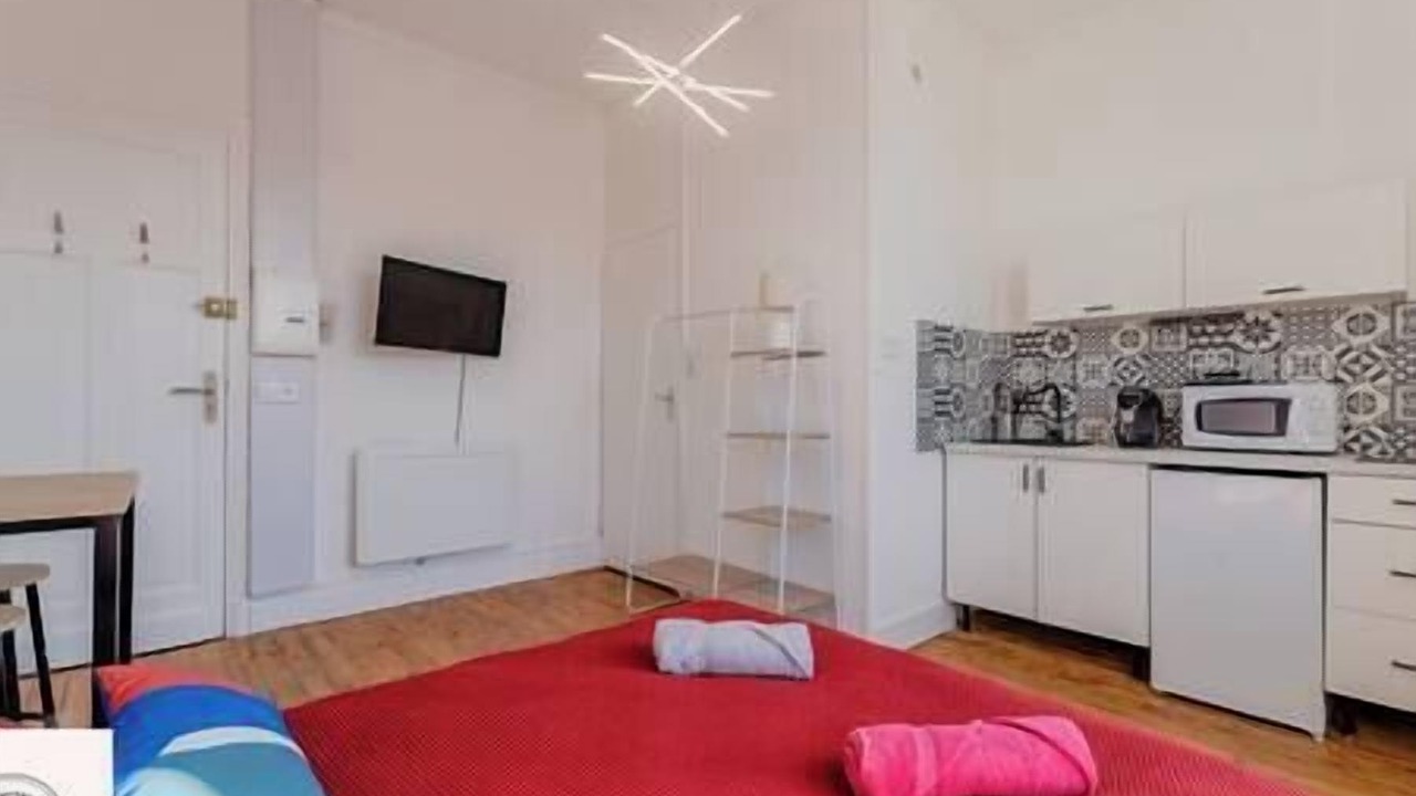 Photo of Bedroom in Lens