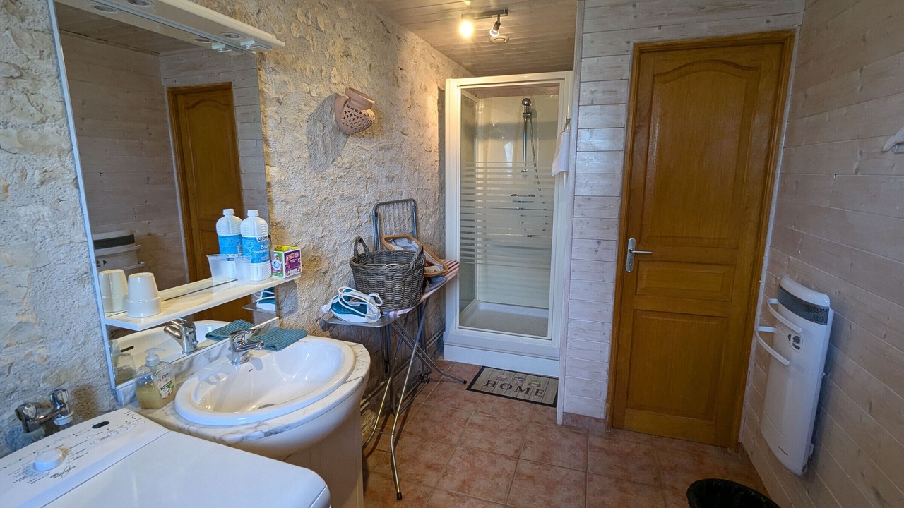 Photo of Bathroom in Yevre-le-Chatel