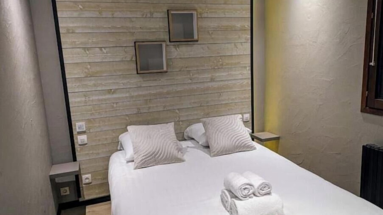 Photo of Bedroom in Ablon