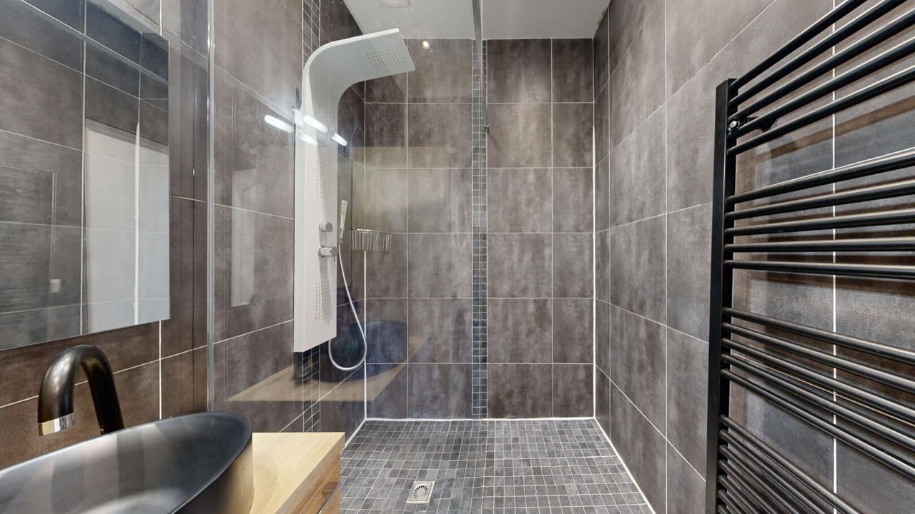 Photo of Bathroom in Quartier du Mail