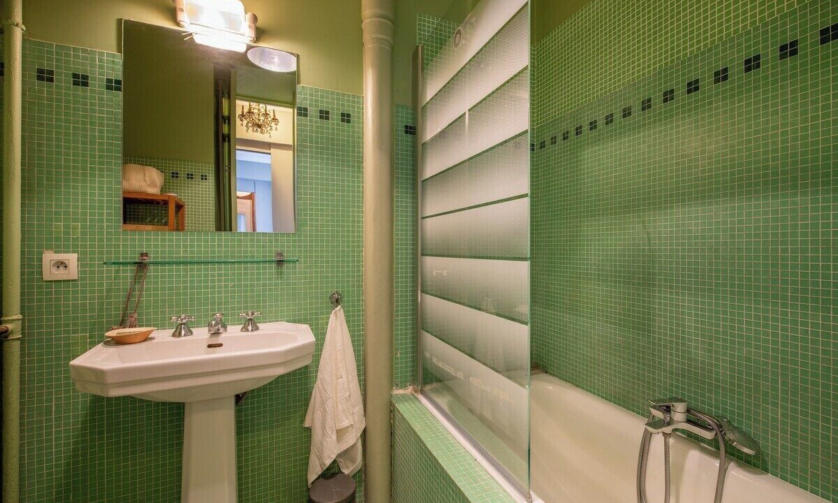Photo of Bathroom in 2nd Arrondissement