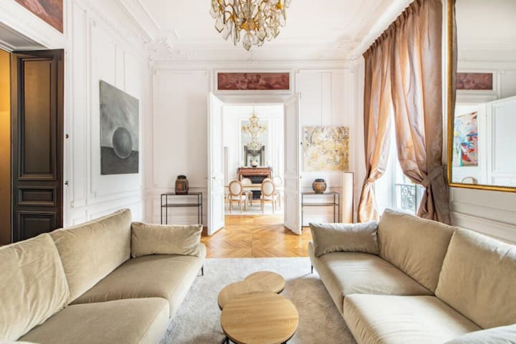 Photo of Livingroom in 8th Arrondissement