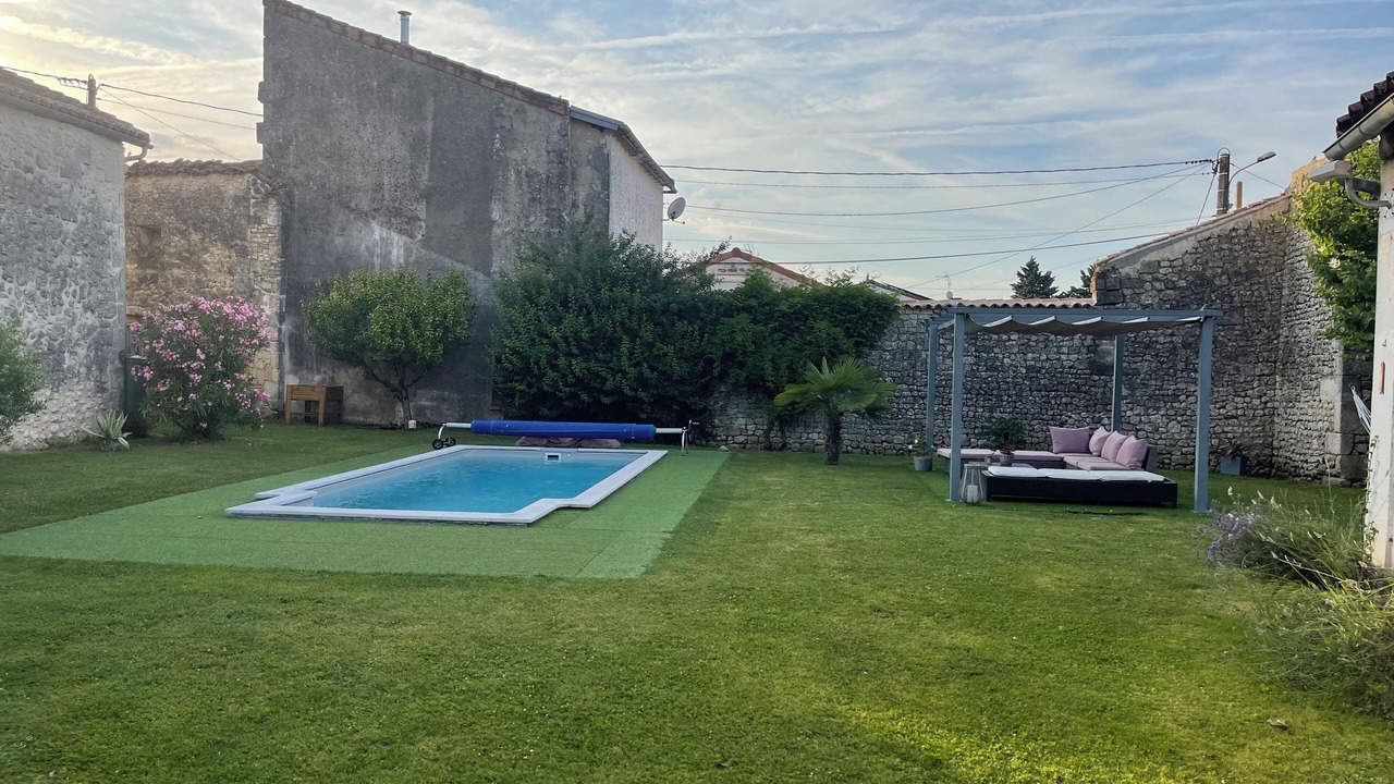 Photo of Outdoor in Roullet-Saint-Estephe
