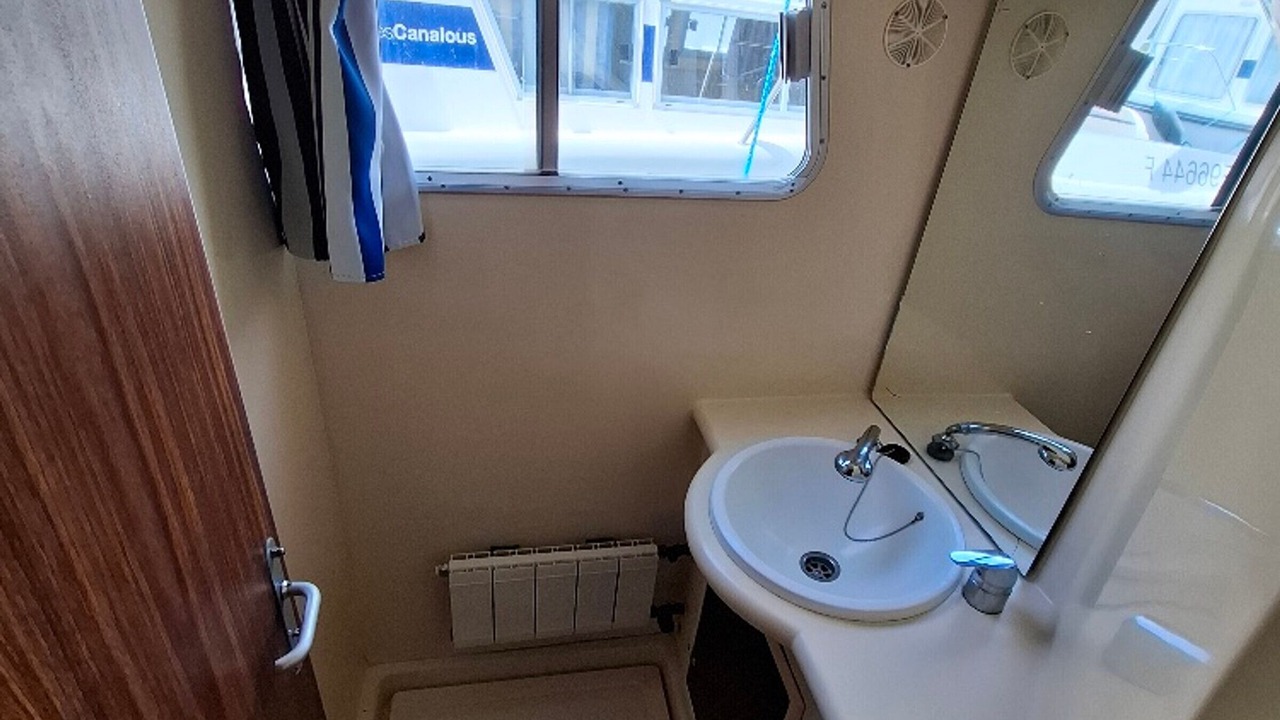 Photo of Bathroom in Chenille-Change