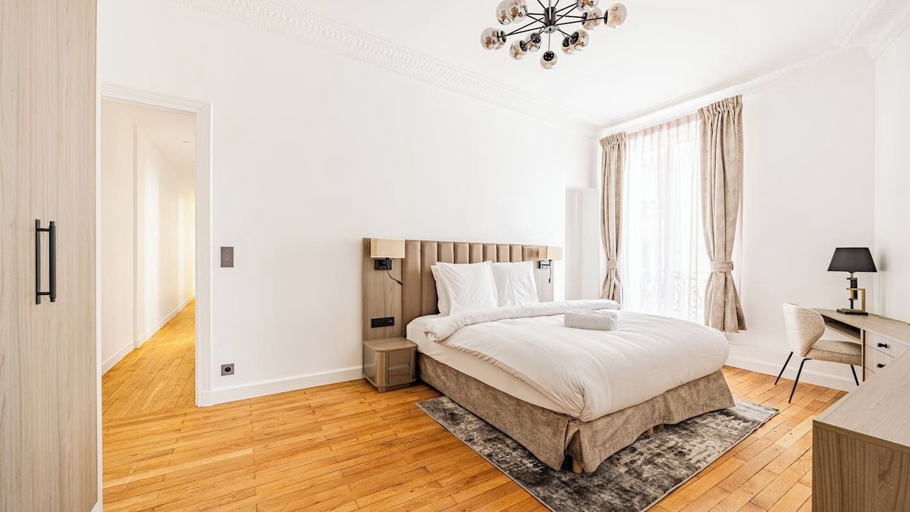 Photo of Bedroom in 8th Arrondissement