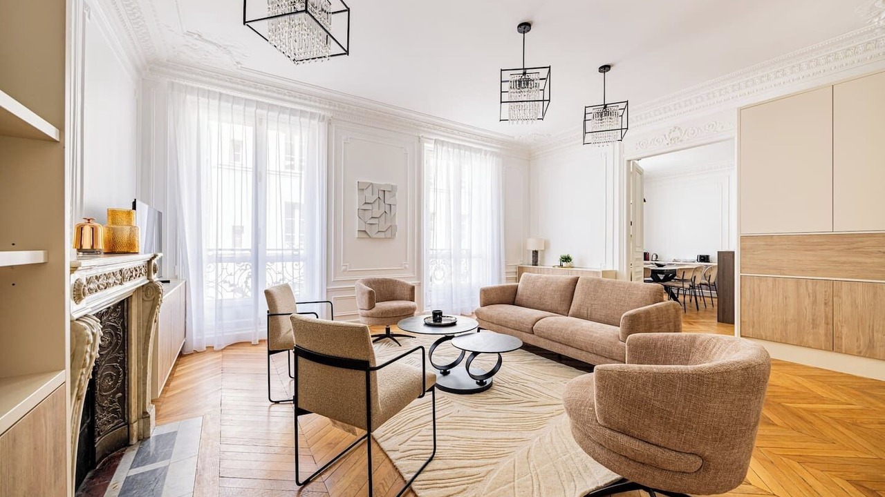 Photo of Livingroom in 8th Arrondissement