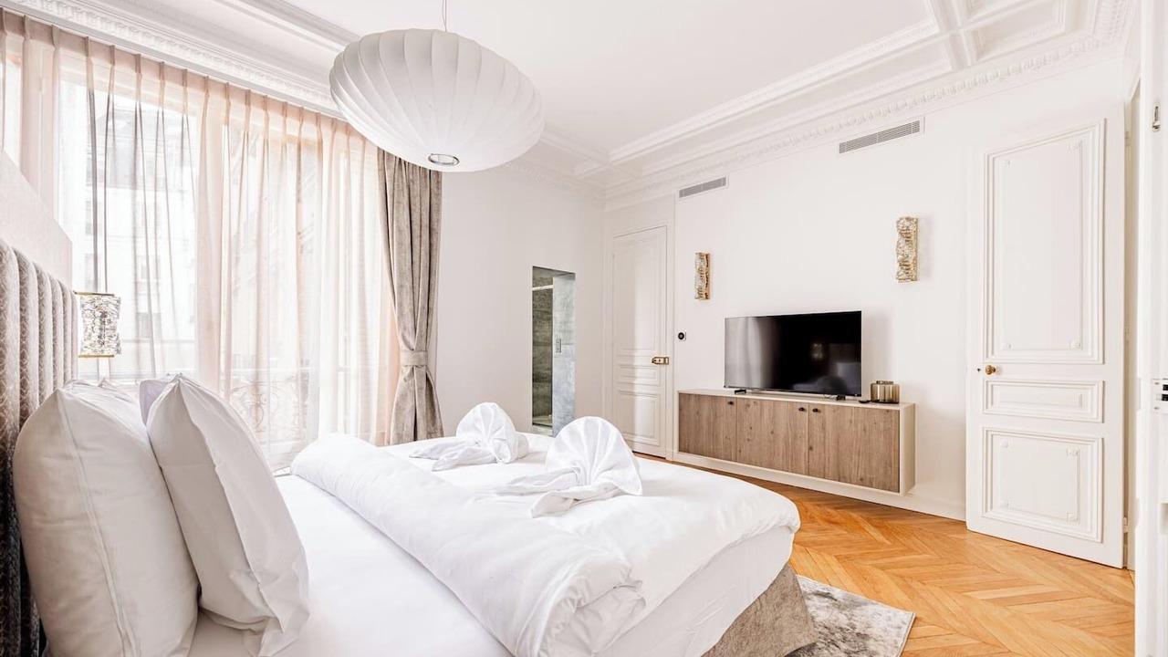 Photo of Bedroom in 8th Arrondissement