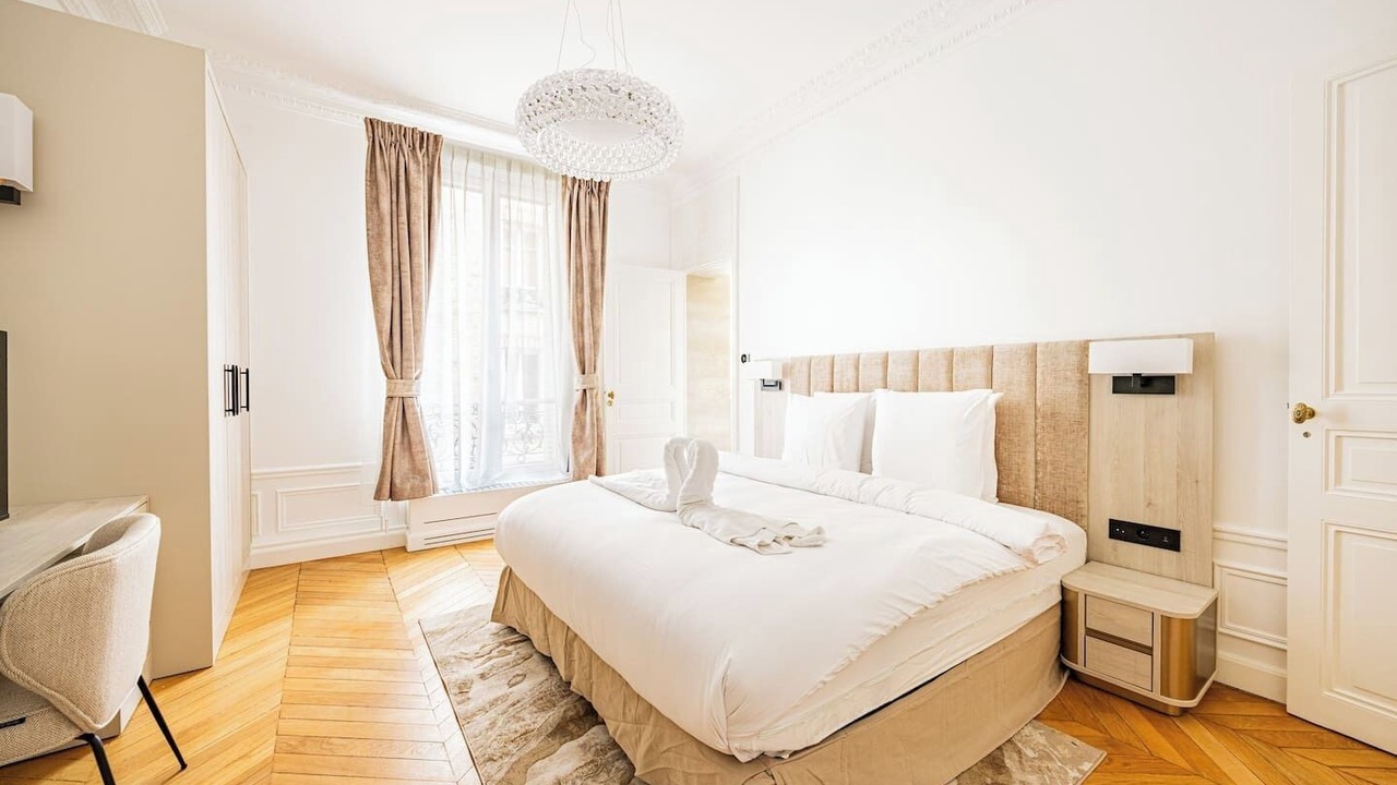 Photo of Bedroom in 8th Arrondissement