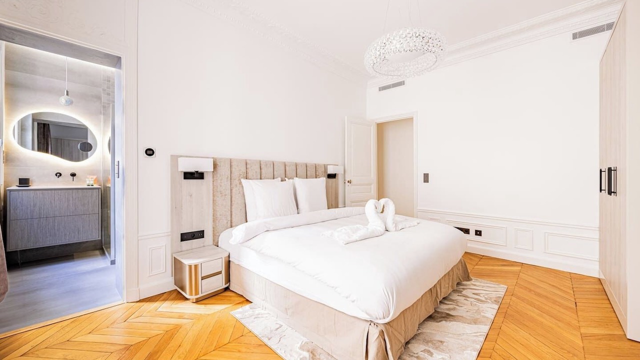 Photo of Bedroom in 8th Arrondissement