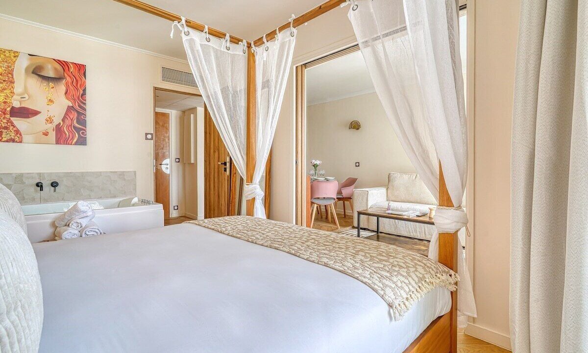 Photo of Bedroom in Faubourg de l'Arche