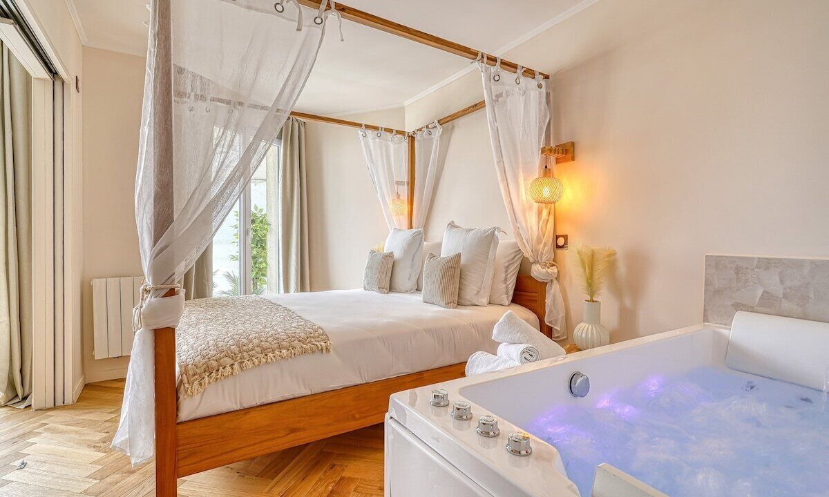 Photo of Bedroom in Faubourg de l'Arche