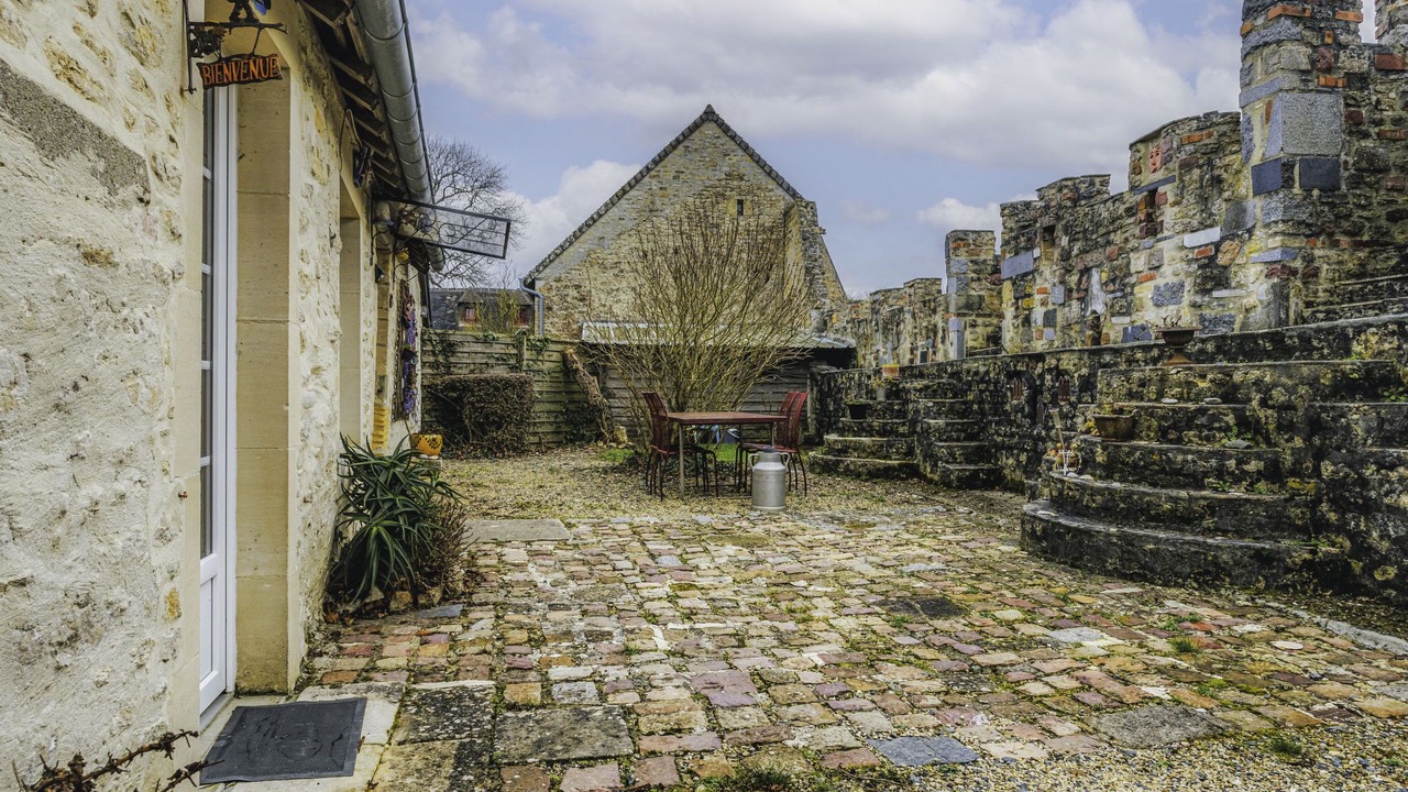 Photo of Outdoor in Commes
