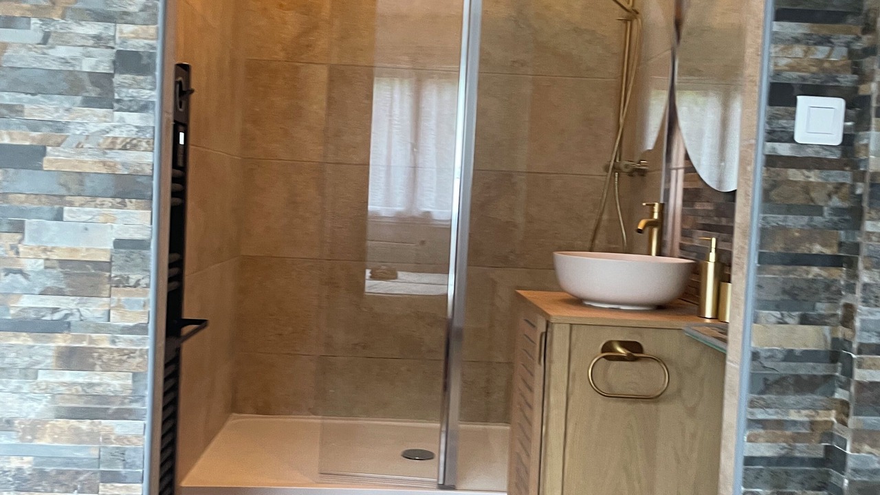 Photo of Bathroom in Le Blanc-Mesnil
