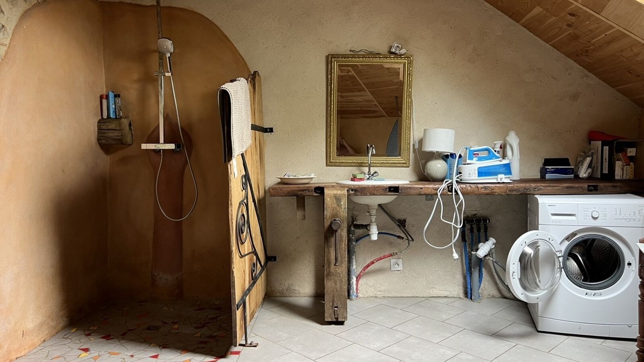 Photo of Bathroom in Saint-Christophe-en-Brionnais