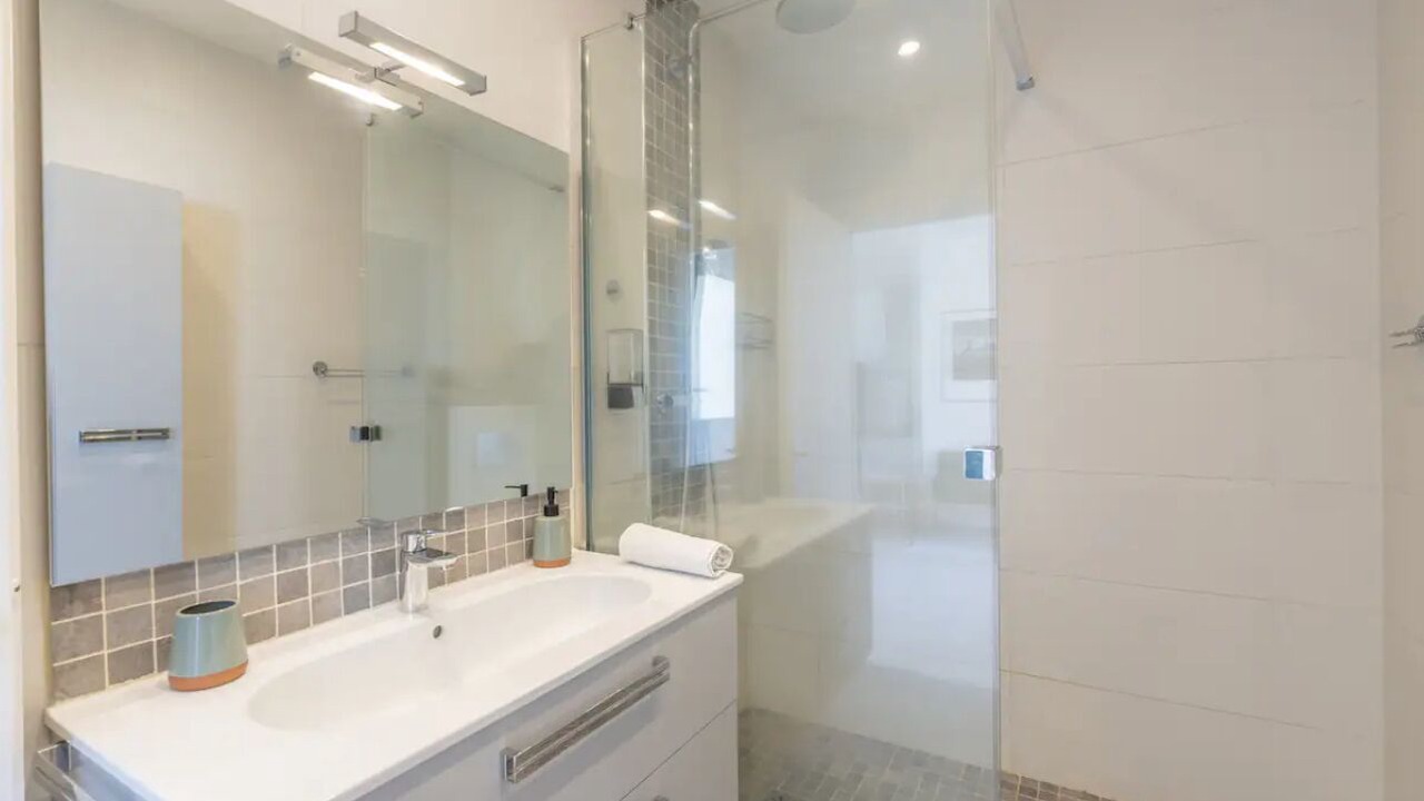 Photo of Bathroom in Magny-les-Hameaux