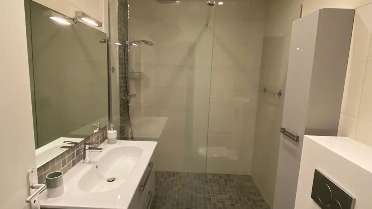 Photo of Bathroom in Magny-les-Hameaux