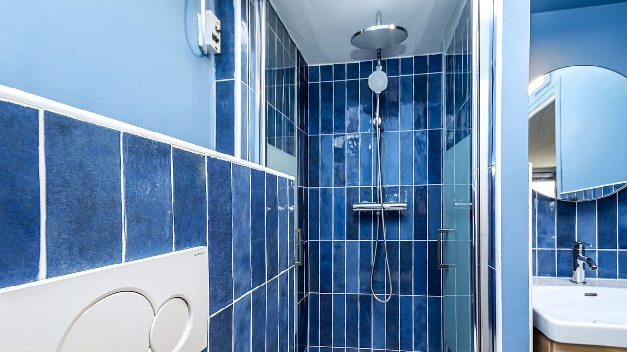 Photo of Bathroom in Les Lilas