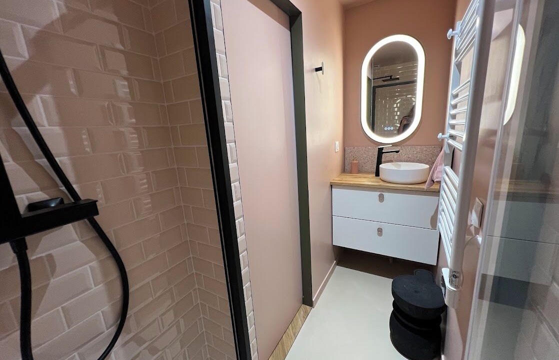 Photo of Bathroom in Longroy