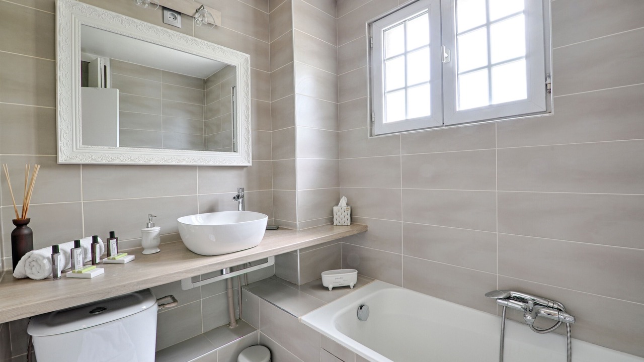 Photo of Bathroom in L'Hay-les-Roses