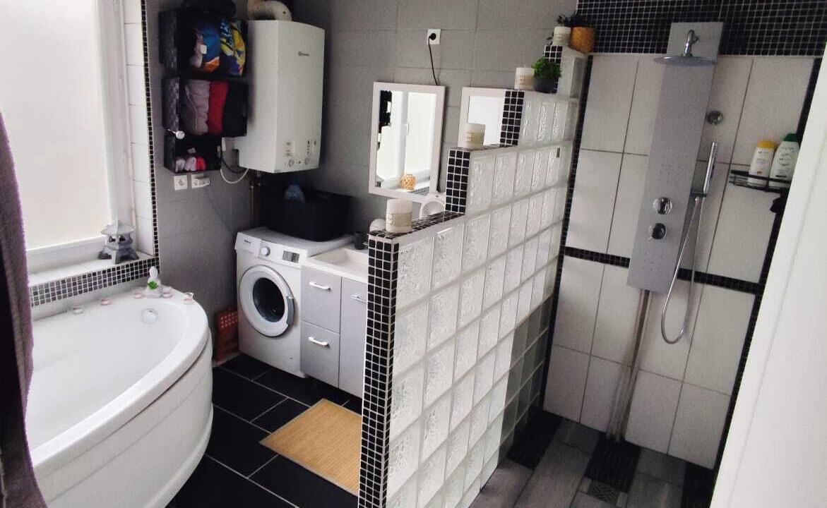 Photo of Bathroom in Lillers