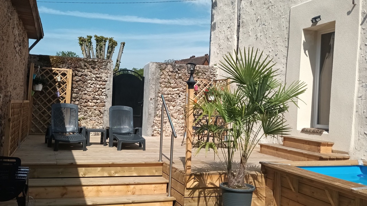 Photo of Patio Balcony in Cloyes-sur-le-Loir