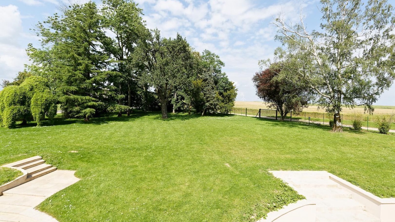 Photo of Outdoor in Bouchy-Saint-Genest