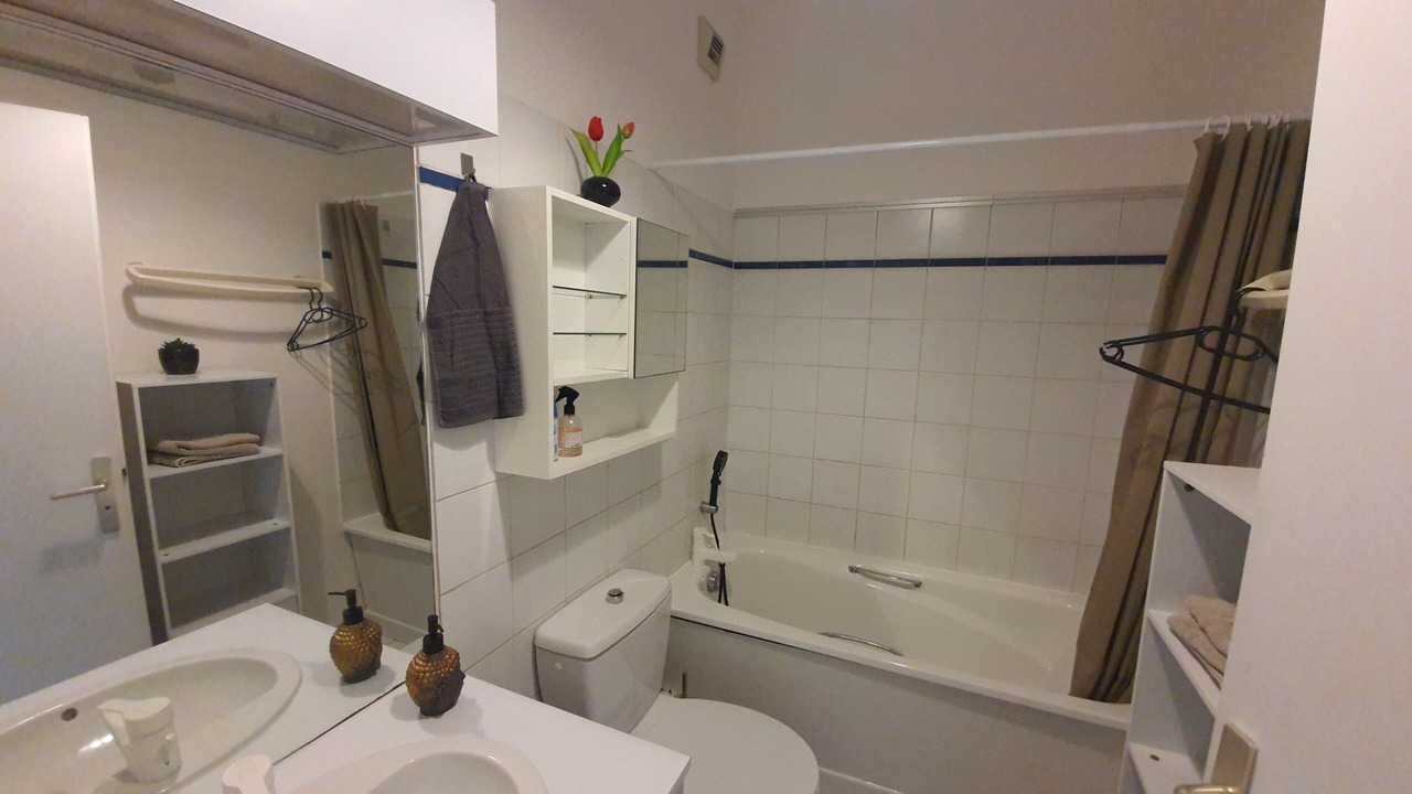 Photo of Bathroom in Villeneuve-Saint-Georges