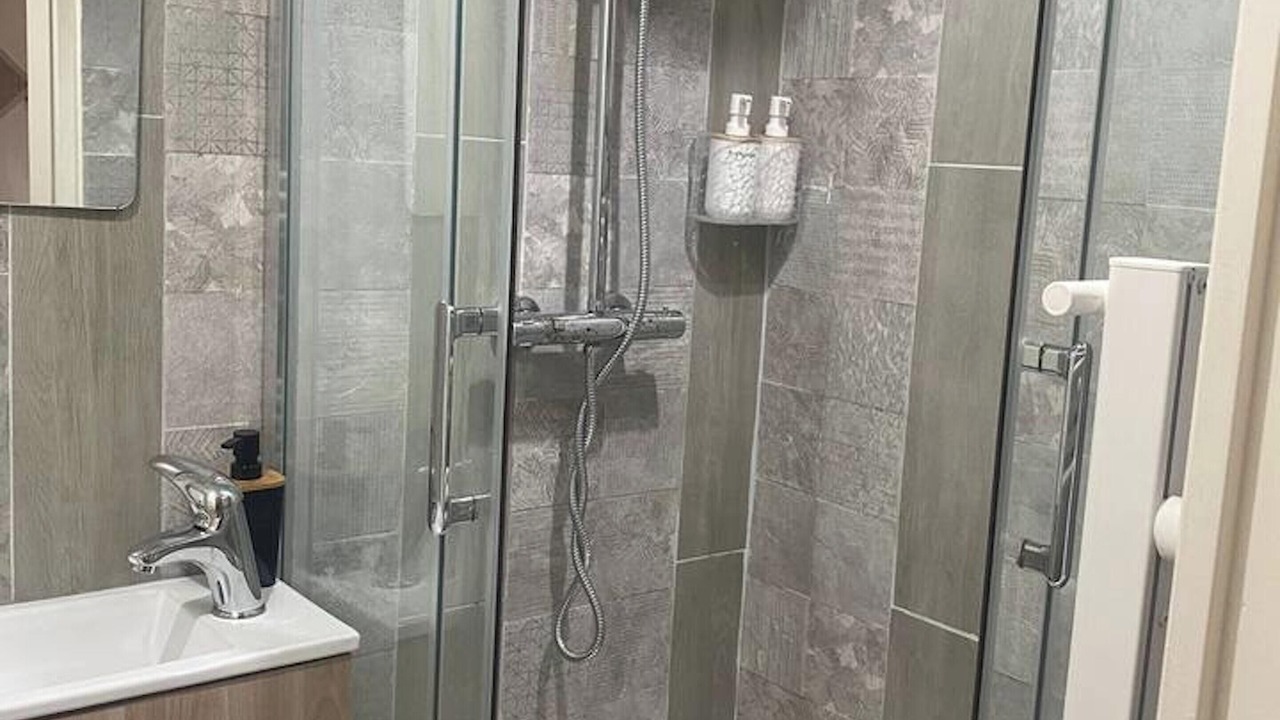 Photo of Bathroom in Stains