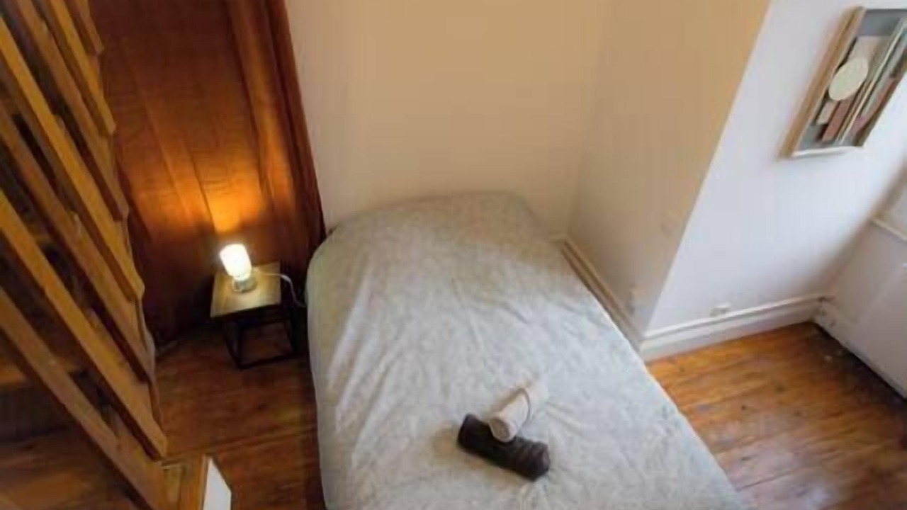Photo of Bedroom in Lens