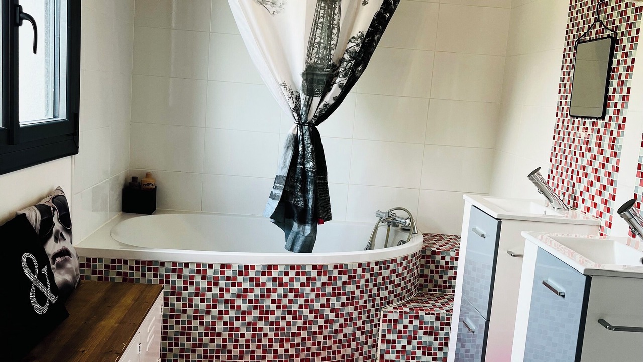 Photo of Bathroom in Cournonterral