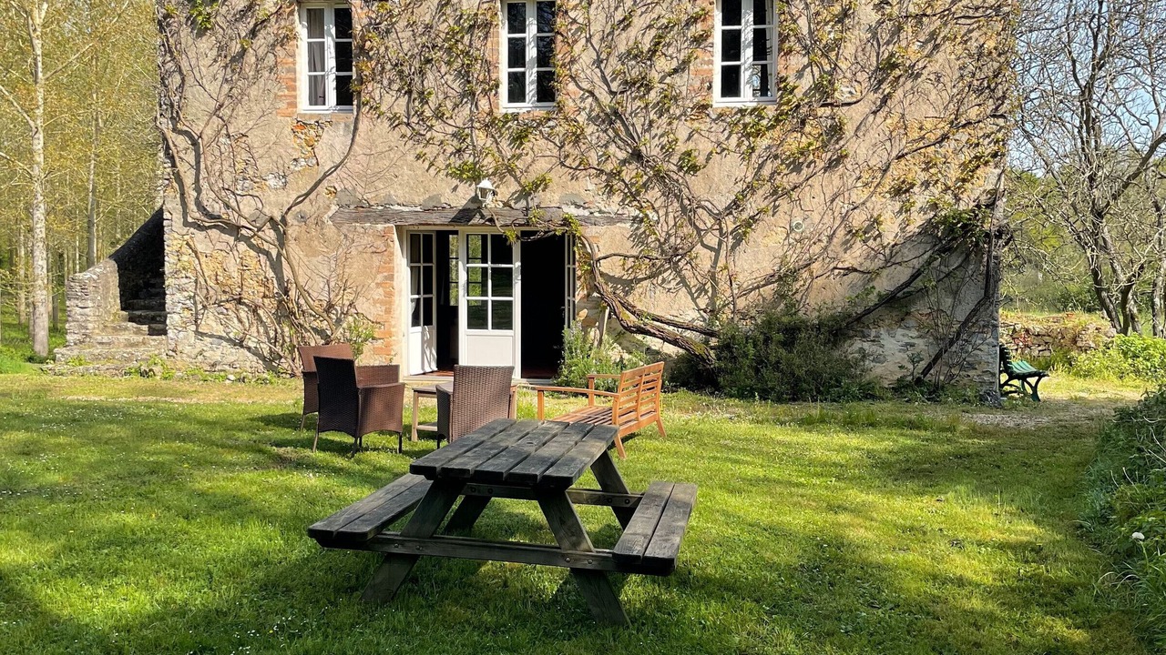 Photo of Outdoor in Solesmes