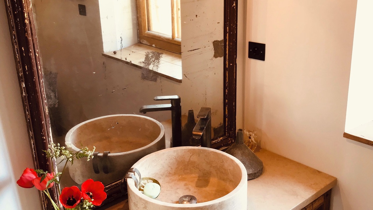 Photo of Bathroom in La Neuville-Roy