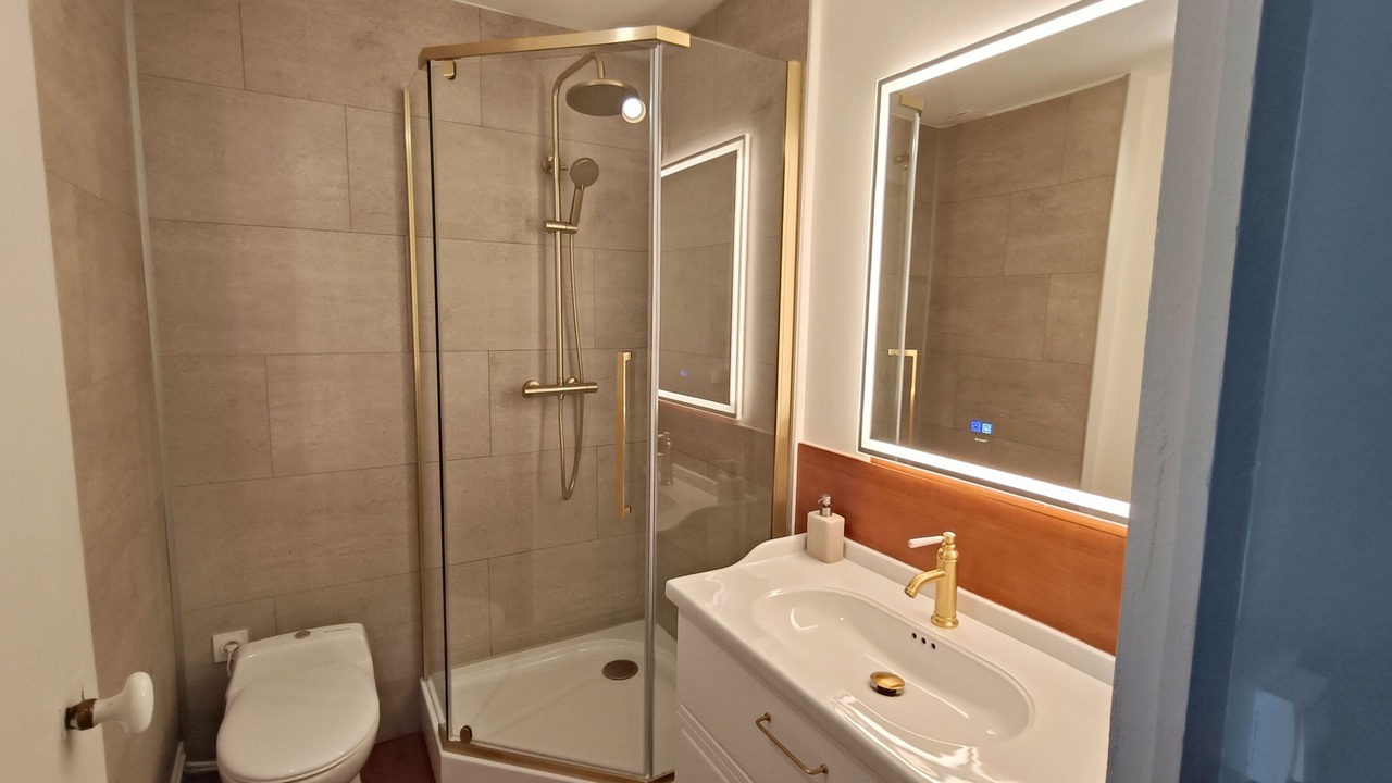 Photo of Bathroom in Givry