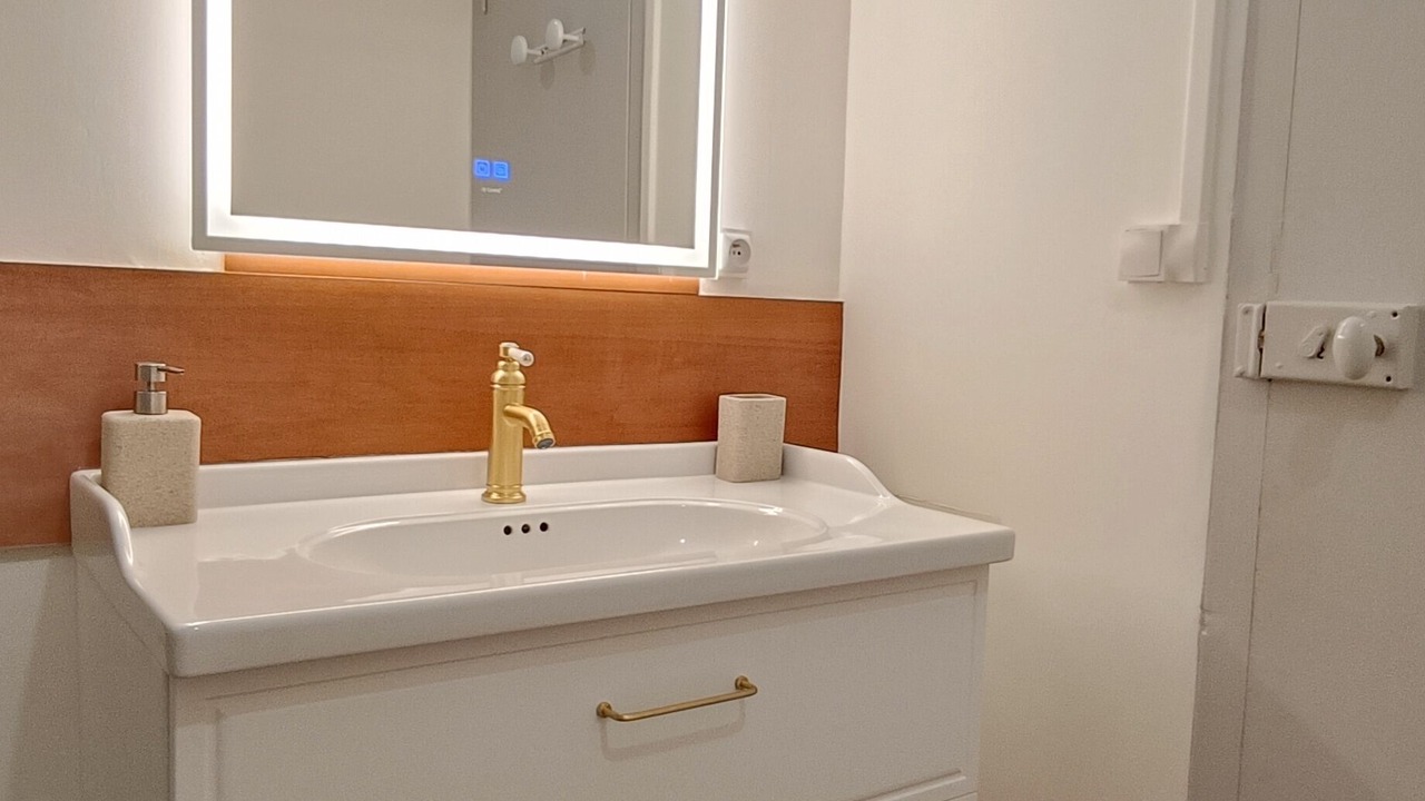 Photo of Bathroom in Givry