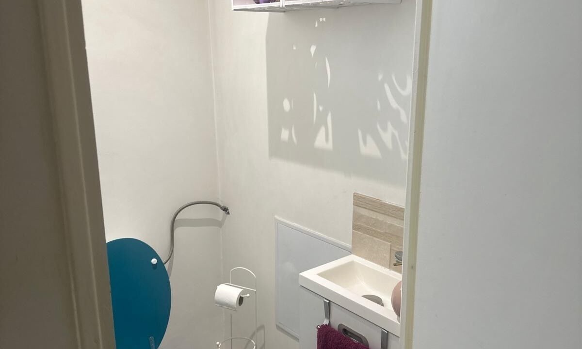 Photo of Bathroom in Villeneuve-Saint-Georges