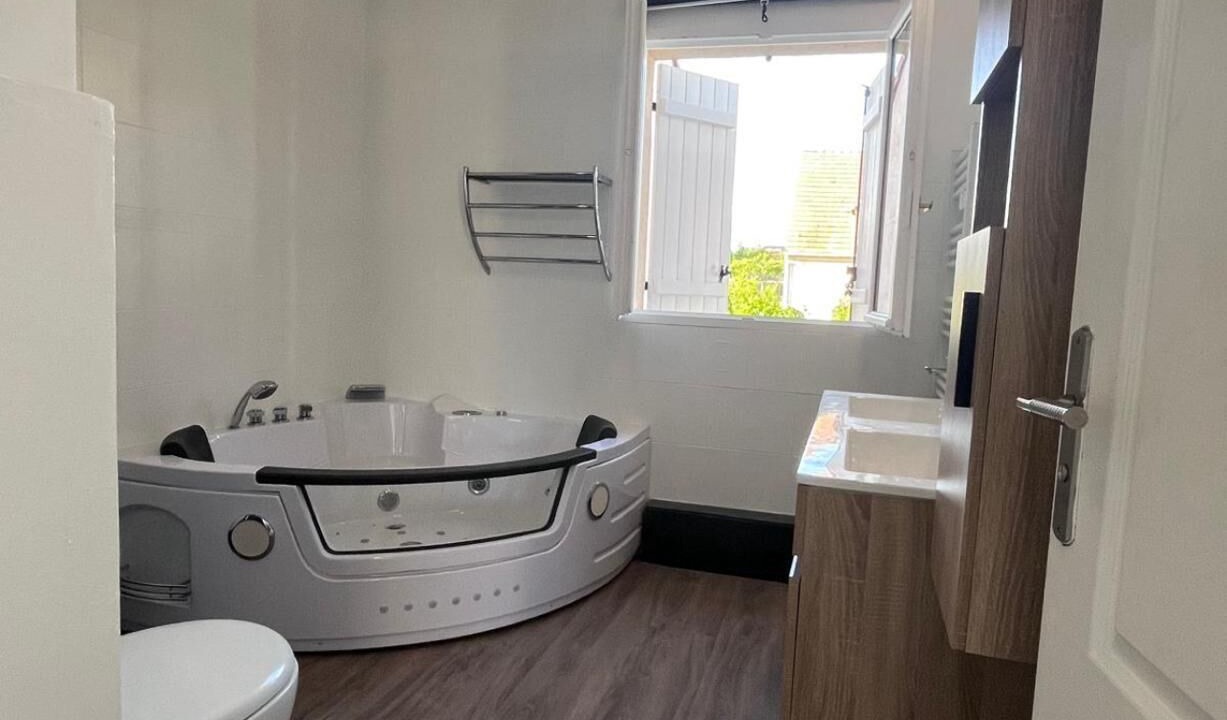 Photo of Bathroom in Ballainvilliers