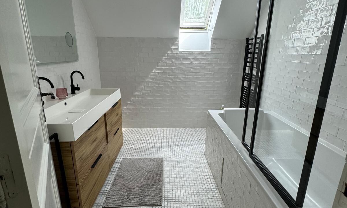 Photo of Bathroom in Centre