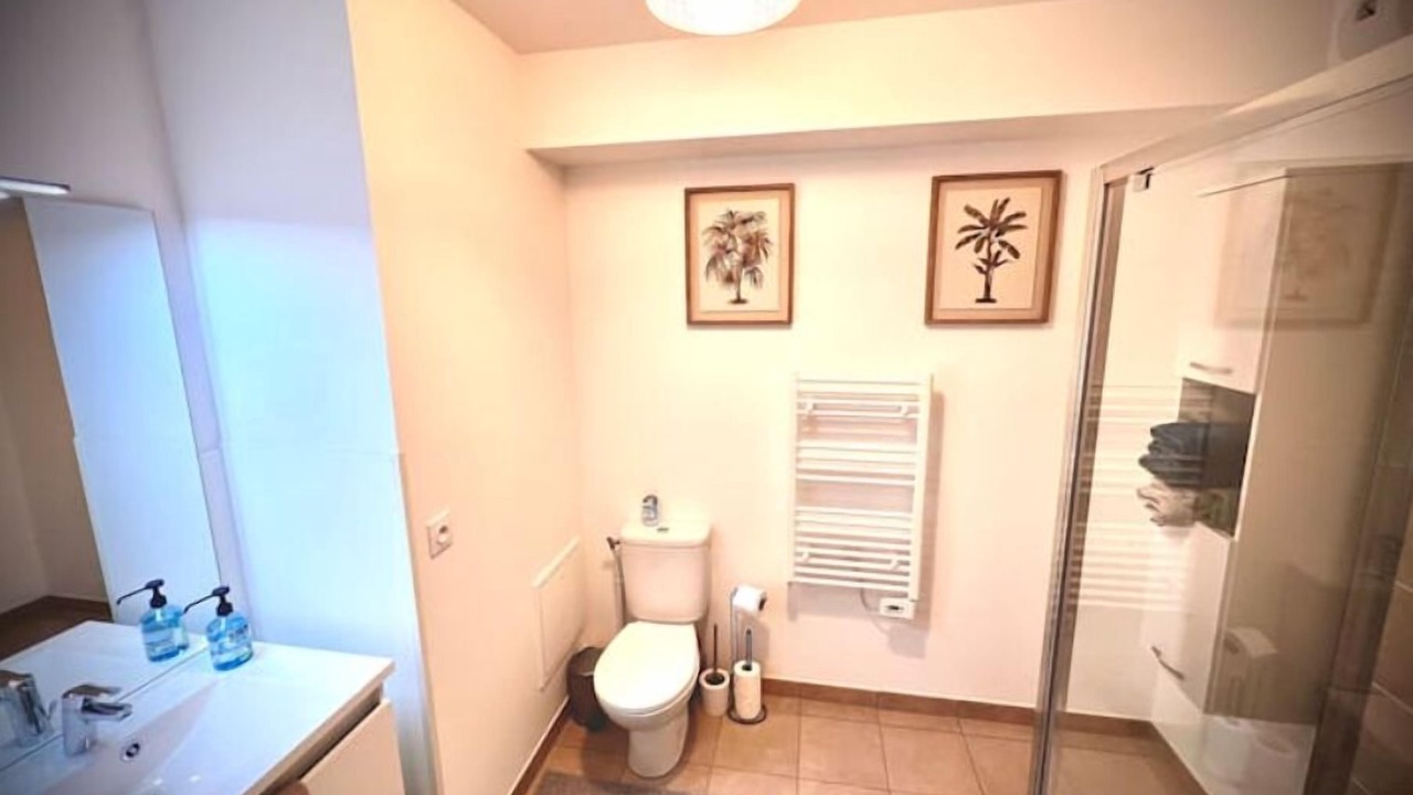 Photo of Bathroom in Vert-le-Grand