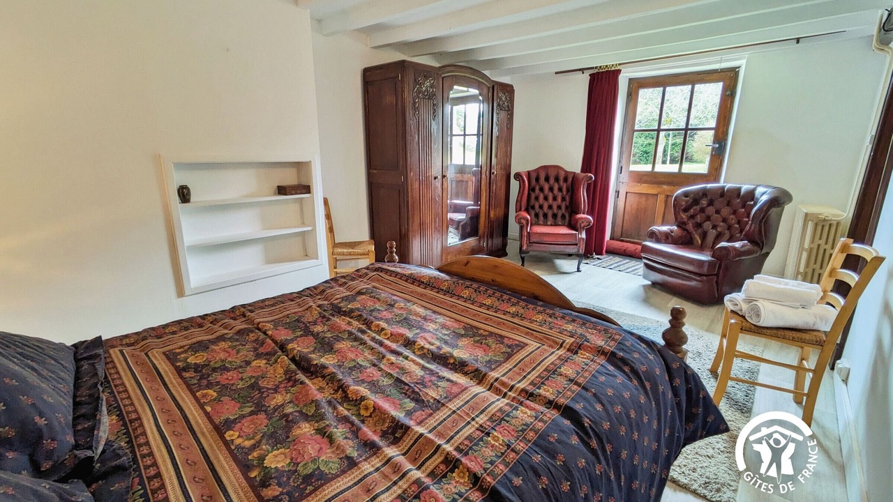 Photo of Bedroom in Gennes-sur-Glaize