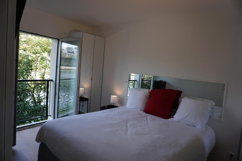 Photo of Bedroom in 17th Arrondissement Batignolles-Monceau