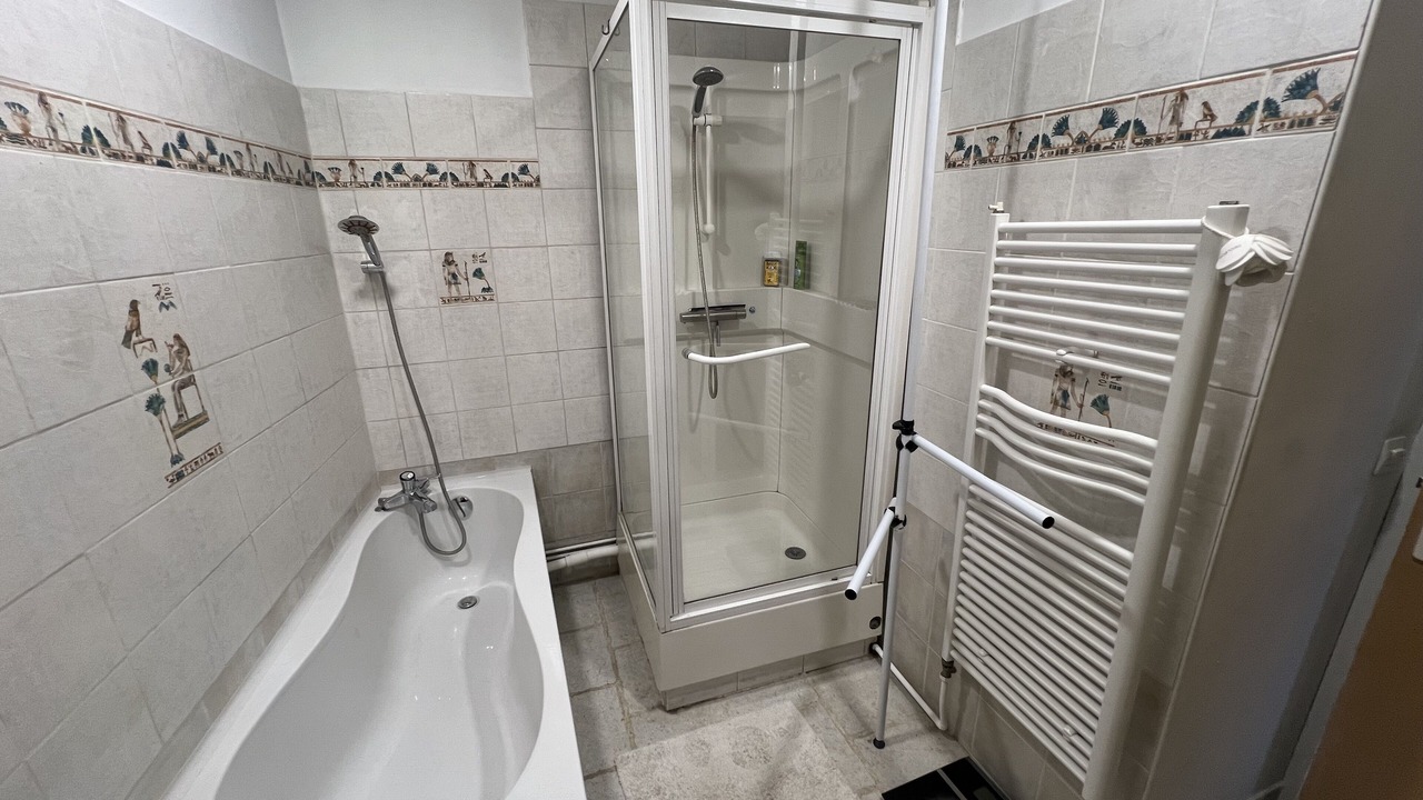 Photo of Bathroom in Villejuif