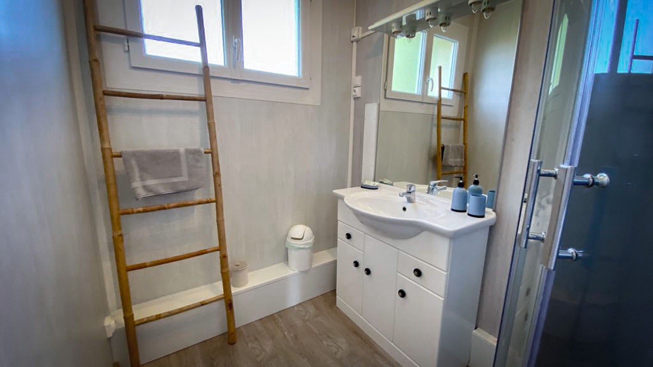 Photo of Bathroom in Moyenneville