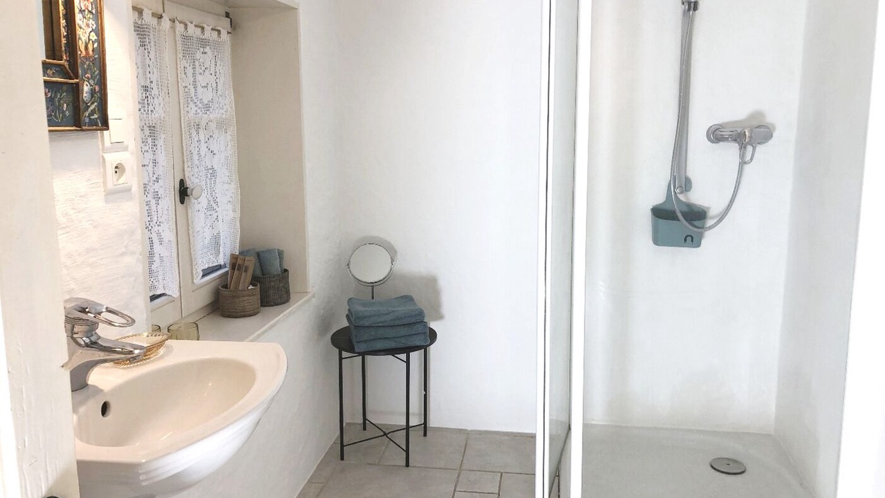 Photo of Bathroom in Taintrux